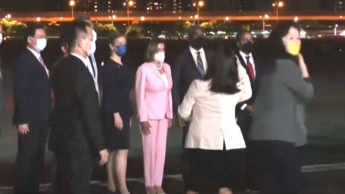 Así fue la tensa llegada de Nancy Pelosi a Taiwán: China calificó visita como 