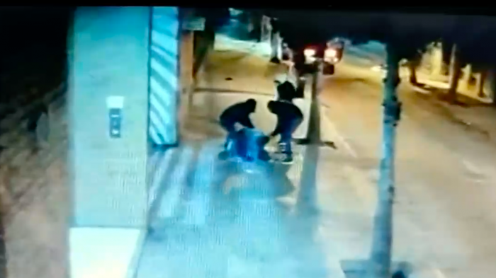 Registran violento asalto en el barrio Bellavista: Delincuentes incluso dispararon a carabineros