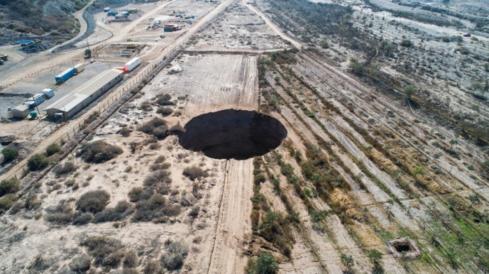 Alerta por socavón en Tierra Amarilla: Comunidad asegura que se está extendiendo y que aparecieron grietas