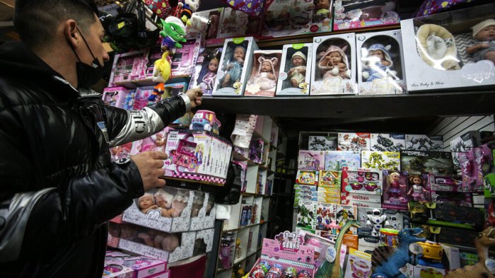 Ad portas del Día del Niño: ¿Cómo identificar juguetes falsificados y qué tan dañinos pueden ser?