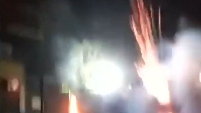 Manifestaciones con fuegos artificiales en el CDA: Hinchas reclaman por mala racha de la U