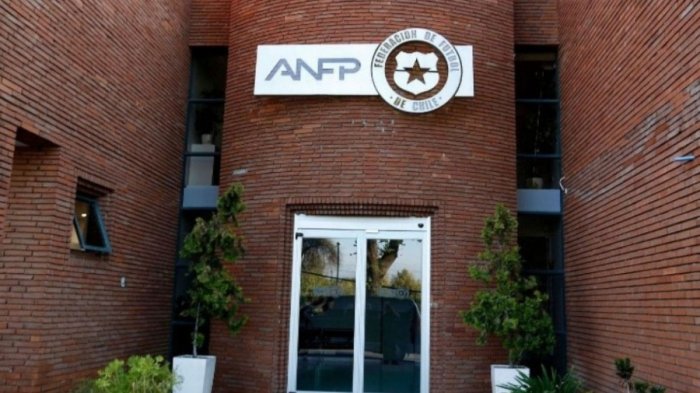 ANFP critica a Cariola por publicación con logos de clubes sobre el Apruebo y expresa 