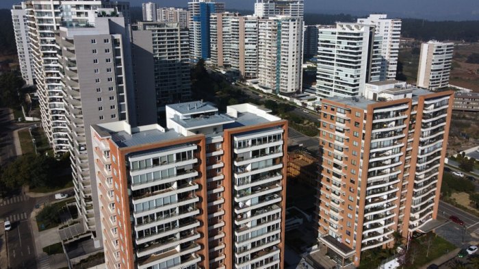 Otro golpe al bolsillo familiar: La UF superará los $34 mil en septiembre tras nueva alza del IPC