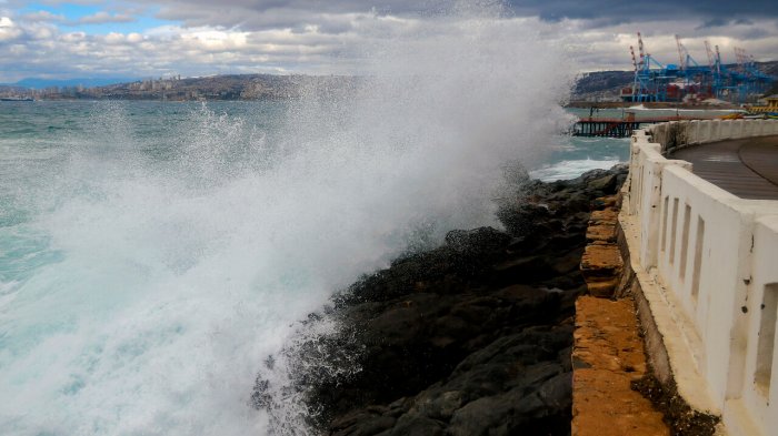 Desde Arica y Parinacota hasta Aysén: Onemi declara Alerta Temprana Preventiva por marejadas anormales