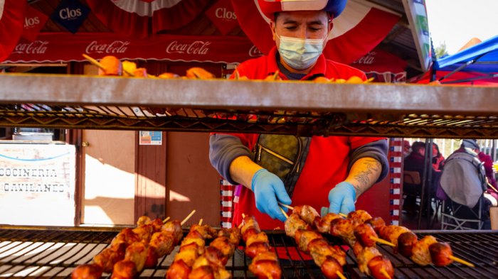 Polémica en fondas del Parque O'Higgins: Vendedores no podrán usar carbón en parrillas