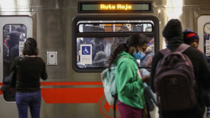 Línea 2 de Metro funciona de manera parcial: Dispusieron buses de apoyo