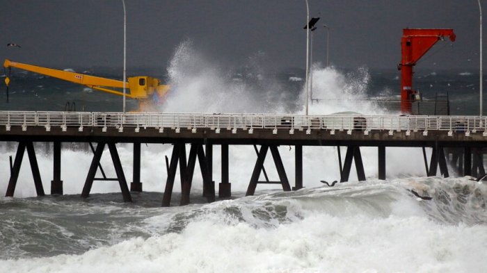 Destrucción de viviendas y plataformas: Las consecuencias tras las fuertes marejadas