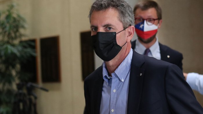 Bancada PS pide evaluación psicológica para Gonzalo de la Carrera tras condenado tuit sobre fallecidos