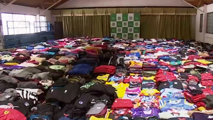 Se confiscaron más de 9 mil prendas falsificadas: Carabineros realizó nuevo operativo en Barrio Meiggs