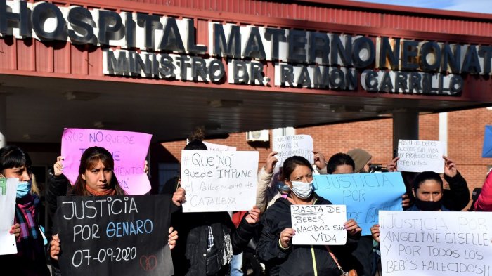 Detienen a enfermera por la muerte de cinco guaguas en hospital de Argentina