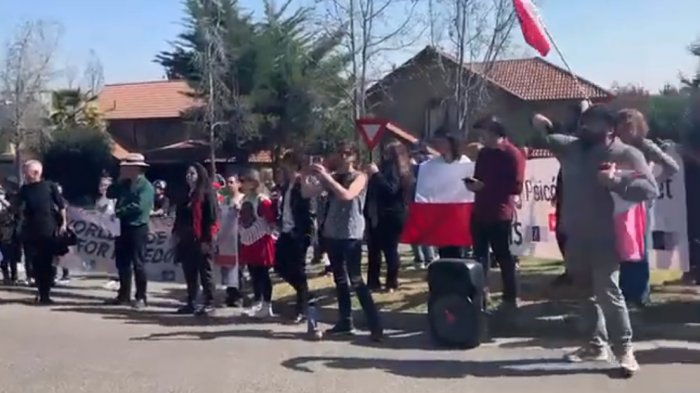 Ministra Yarza se defiende tras manifestación antivacuna afuera de su casa: 