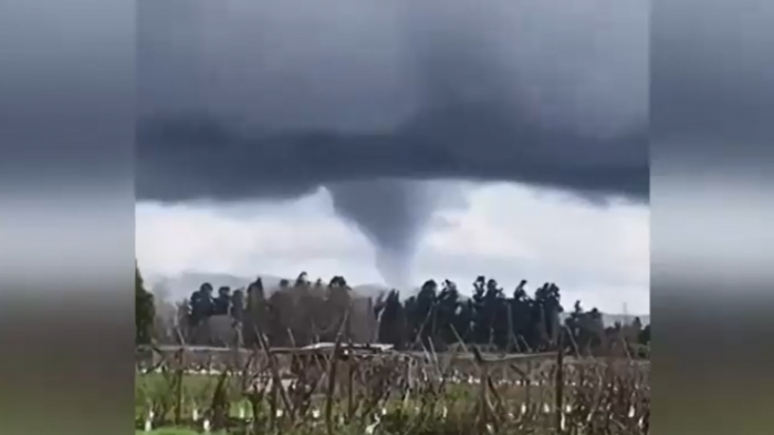 A mantenerse alerta: Estas son las regiones de Chile más propensas a recibir un tornado