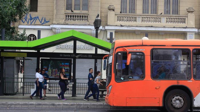 Joven impactado por bus del Transantiago está internado en riesgo vital