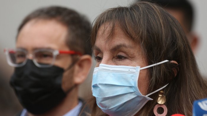 Hermetismo total: La reunión de urgencia en La Moneda tras renuncia de Jeanette Vega