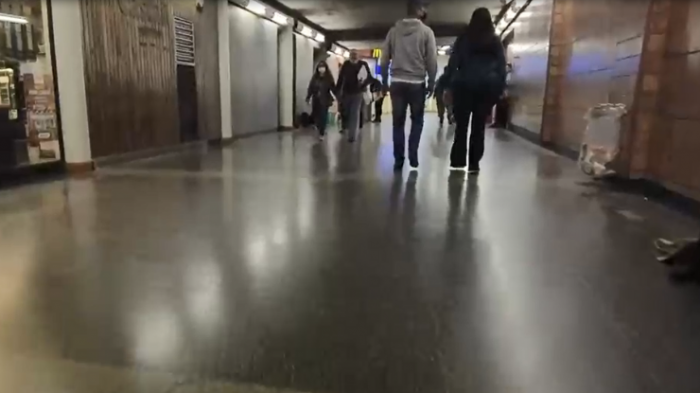 Se erradicaron más de 100 puestos: El antes y después de las estaciones del Metro tras desalojo de ambulantes