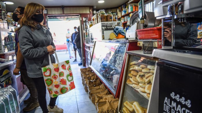 Ante falta de liquidez: Ventas en almacenes y supermercados disminuyen con fuerza