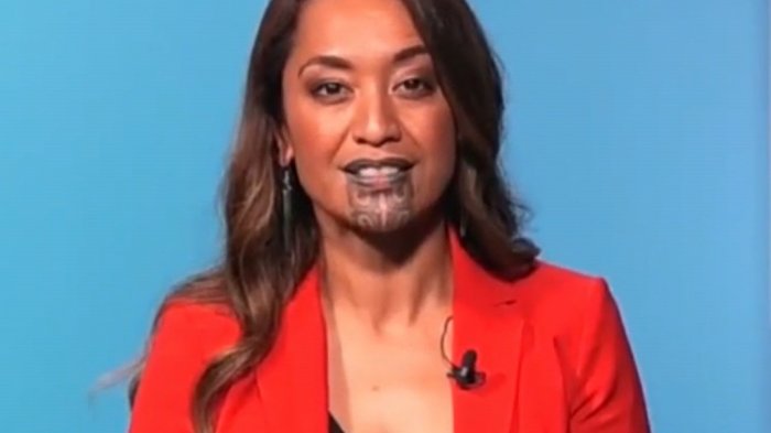 Críticas al tatuaje maorí de una presentadora de televisión exponen racismo en Nueva Zelanda