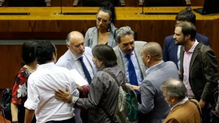 Tras agresión de Gonzalo de la Carrera: Las otras veces que parlamentarios se enfrentaron en el Congreso