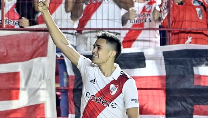 Totalmente desatado: Solari convierte el primer hat-trick de su carrera en goleada de River Plate