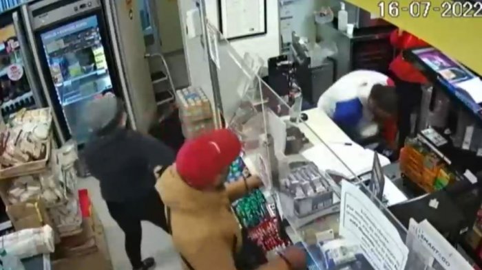 Detienen a banda liderada por mujer que hizo violentos asaltos a 12 minimarkets en dos meses