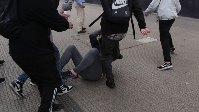 Condena transversal a la golpiza a Simón Boric: 