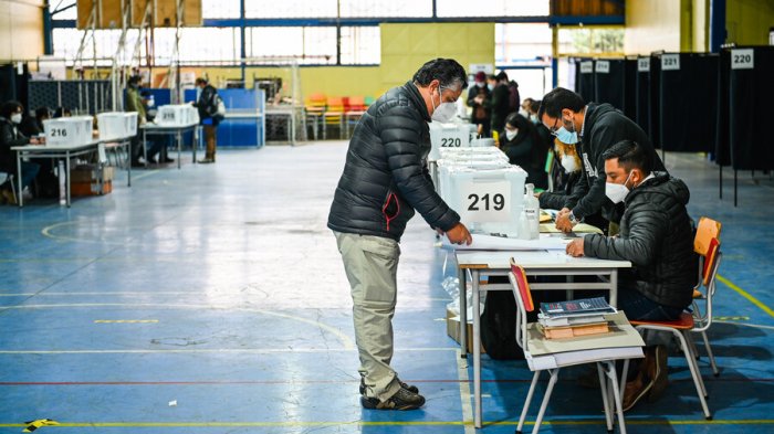 Plebiscito de salida: ¿A quiénes les toca trabajar y cuáles son sus derechos para ir a votar?