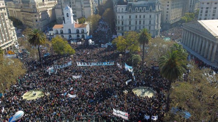 Masiva convocatoria en el centro de Buenos Aires tras atentado contra Cristina Fernández