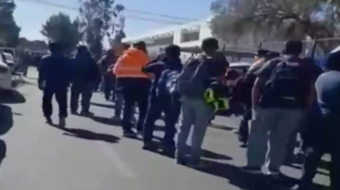 La extensa fila en Calama por miles de personas que buscan excusarse de votar
