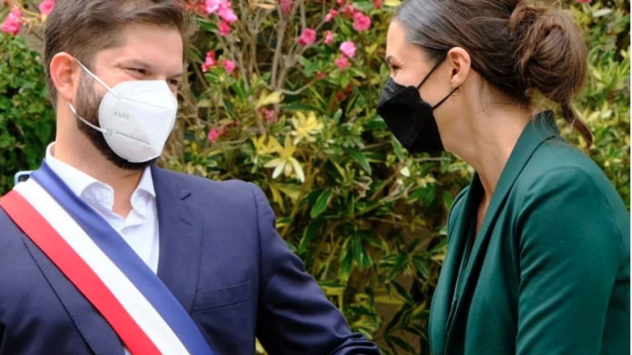 La foto que publicó Irina Karamanos junto al pdte. Boric desde el estrecho de Magallanes