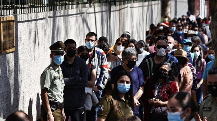 Más de 55 mil excusas para no votar en el plebiscito: ¿Hasta qué hora atienden las comisarías y quiénes deben ir?