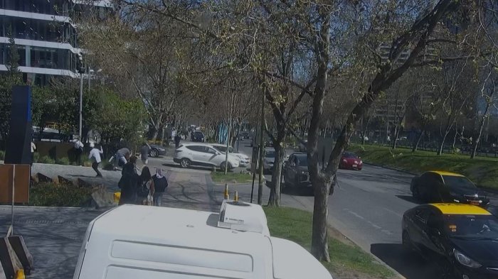 Asaltan tienda de PC Factory en Las Condes y sustraen celulares avaluados en $100 millones