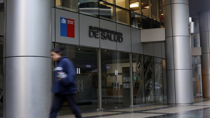 Isapres deberán devolver dinero: ¿Cuándo y cómo les pagarán a los usuarios afectados por alza en planes?