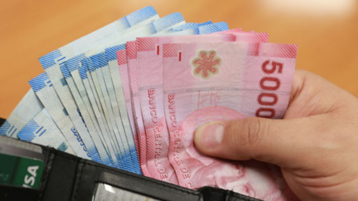 Inició el pago de aguinaldos de Fiestas Patrias: ¿Qué harán los chilenos con el dinero?