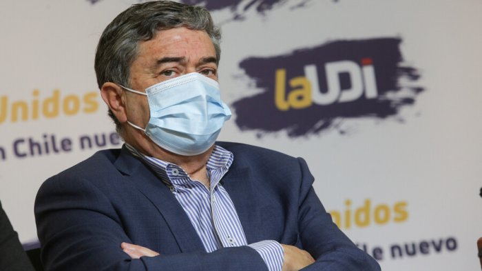 Coloma descarta idea de usar como base la propuesta de Constitución rechazada: 