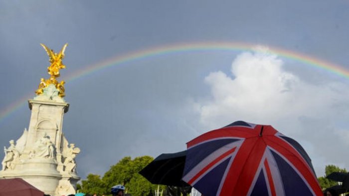 El doble arcoíris que se posó sobre el palacio de Buckingham tras la muerte de la reina Isabel II