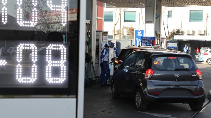 Un alivio para el bolsillo: Bencina de 93 octanos bajará $10 por litro este jueves