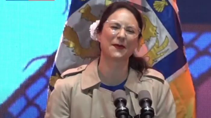 La paya de la alcaldesa Hassler en inauguración de fondas: 