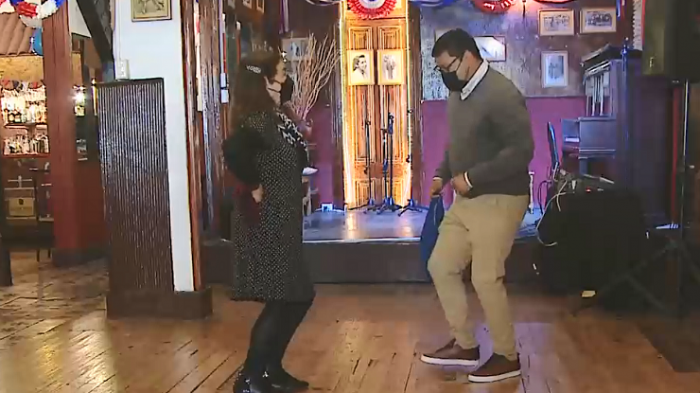 Para todas y todos los que quieran lucirse en Fiestas Patrias: Cómo aprender a bailar cueca en pocos días