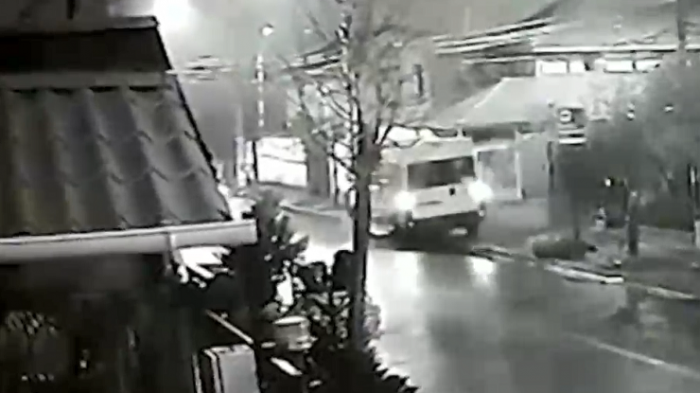 Detienen a dos sujetos por violento asalto a furgón escolar en Puente Alto: Uno de ellos es menor de edad