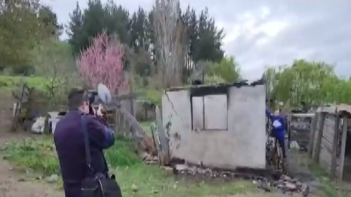 Nuevo ataque incendiario en La Araucanía: Encapuchados quemaron la casa del cuidador de un fundo