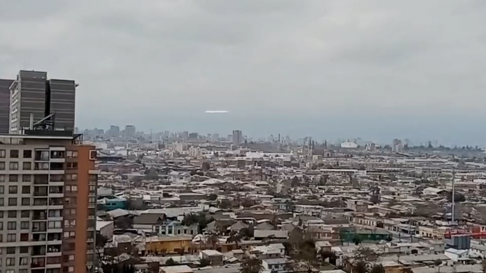 ¿Será un OVNI? Expertos analizan viralizado video sobre extraño objeto luminoso en Estación Central