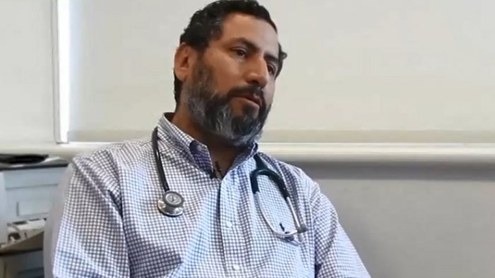 Médico es investigado por muerte de dos niños: No contaba con las especialidades que decía tener