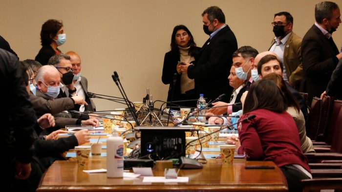 Sin la participación del gobierno: Los detalles de la reunión entre partidos políticos por proceso constituyente