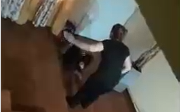 Hijo de enfermera grabó a su mamá pateando en el suelo a su hermano de 10 años en Argentina