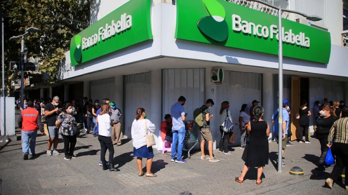 Reportan falla de servicios de Banco Falabella, empresa descarta hackeo y Sernac anuncia medidas