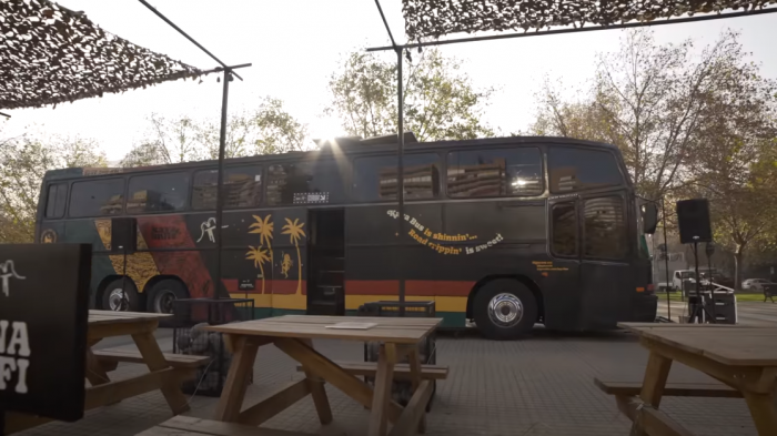 Instalan el primer punto gratuito de reciclaje de ropa en la Región Metropolitana: ¿Dónde es y cómo funciona?