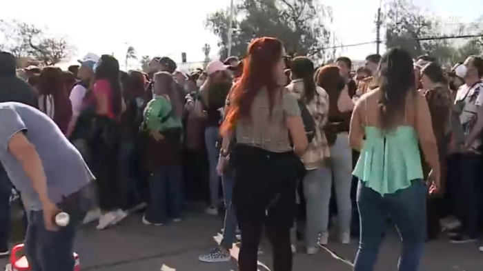 Fanatismo desatado: Se registran incidentes y asistentes ingresan a la fuerza a concierto de Daddy Yankee