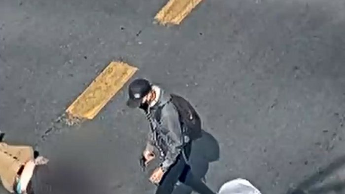 Violento asalto a la salida de un banco en Las Condes: Delincuentes golpearon a víctima para robar $4 millones