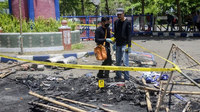 Gobierno de Indonesia informó de 17 niños fallecidos tras disturbios en partido de fútbol