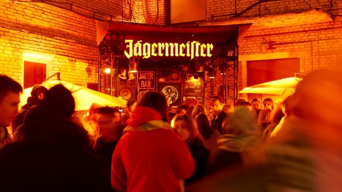 Jägermeister Night Embassy llega a Brasil y ficha a la artista chilena Yih Capsule como parte de su programa